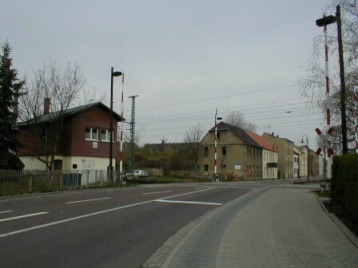 Die Schkeuditzer Strasse am Bahnübergang